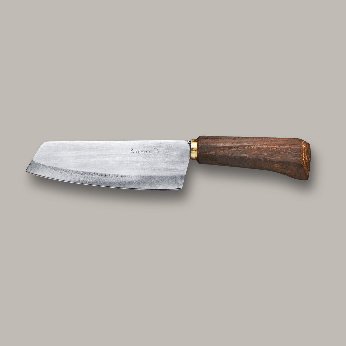 Authentic Blades Kochmesser mit 16 cm Klingenlänge und Holgriff.