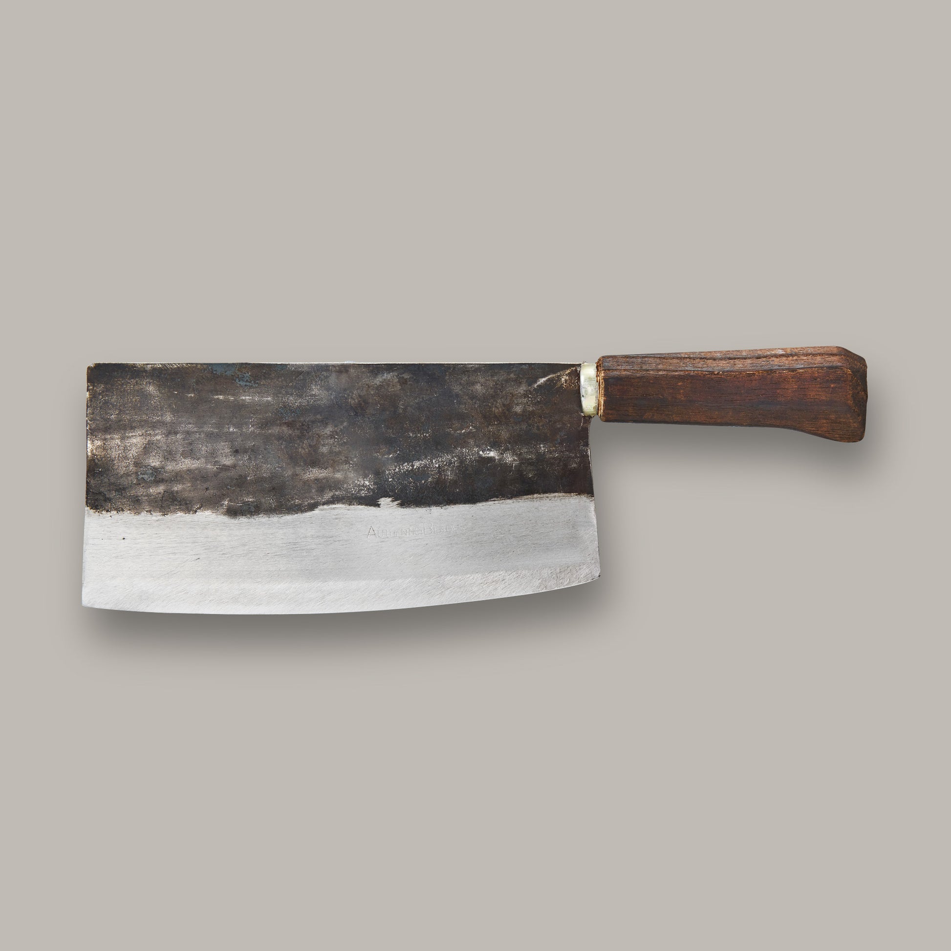 Grossen, leichtes Kuechenbeil von Authentic Blades aus Carbonstahl. 