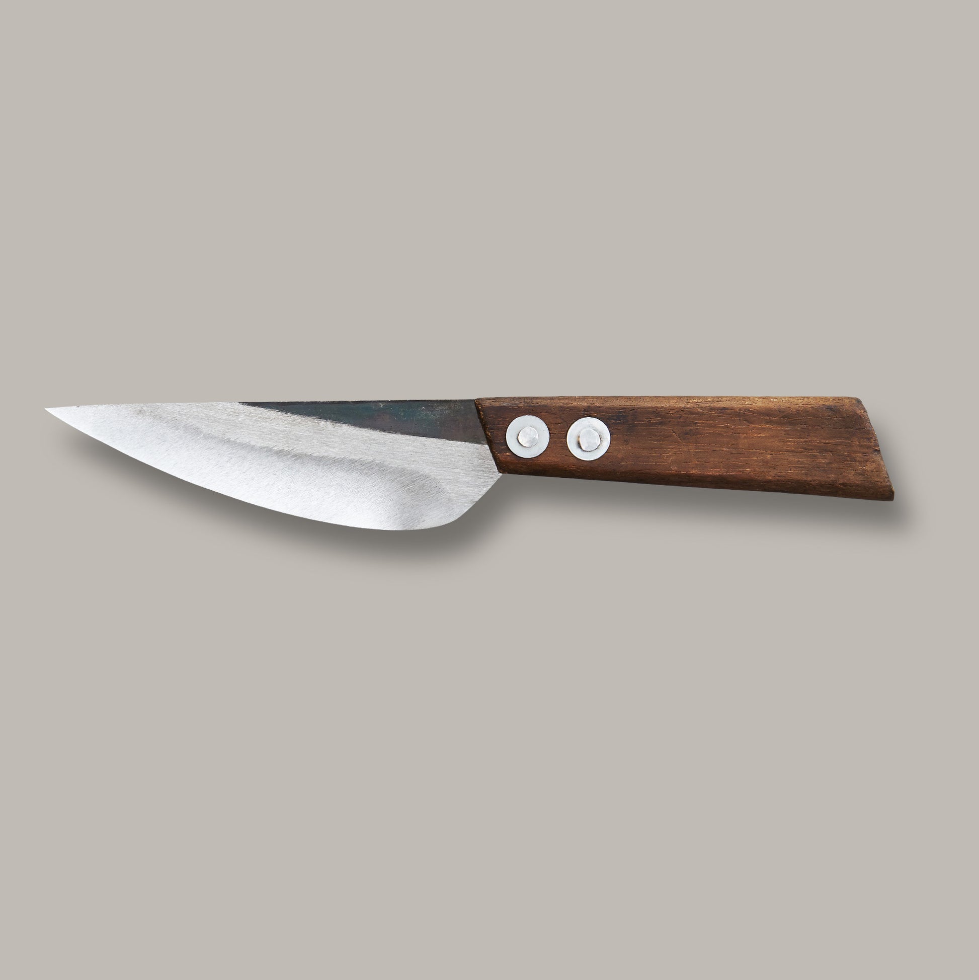 Authentic Blades Wiegemesser mit 12 cm Klinge und Holzgriff.