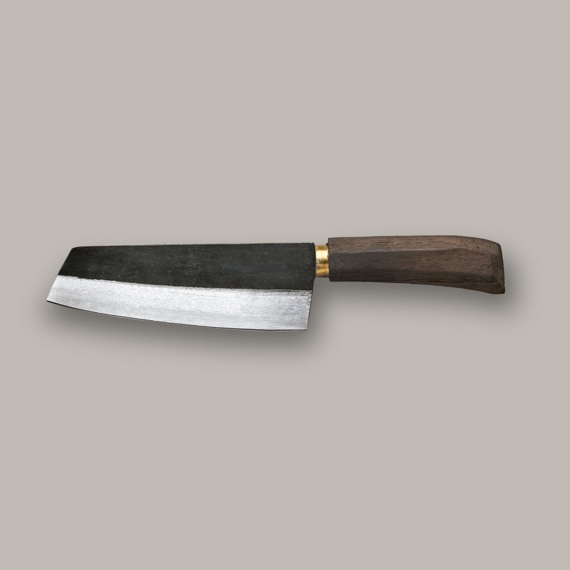 Vietnamesisches BUNKA-Kochmesser aus Carbonstahl mit Holzgriff.