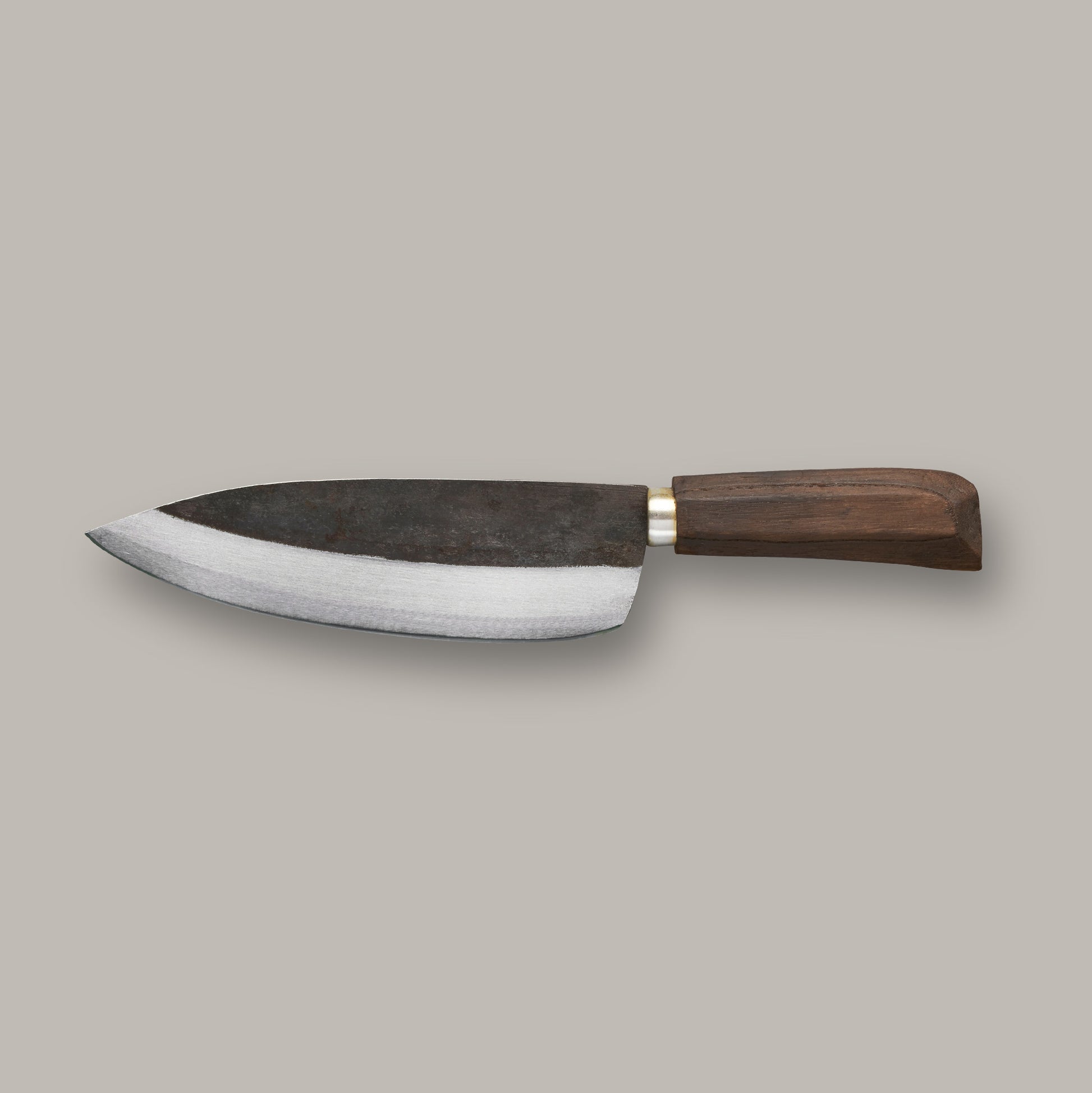 Handgeschmiedetes Chefmesser aus Kohlenstoffstahl. 
