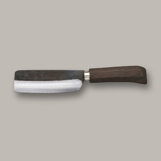 Mittelgrosses Karbonstahl Gemuesemesser ohne Spitze