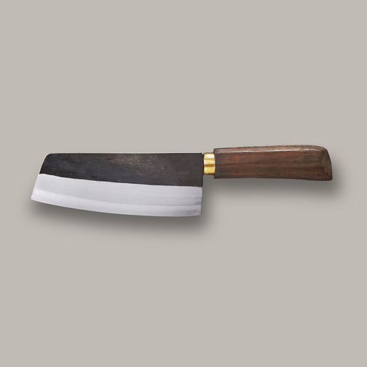 Leichtes Allzweckmesser in Form eines hohen Bunka. 