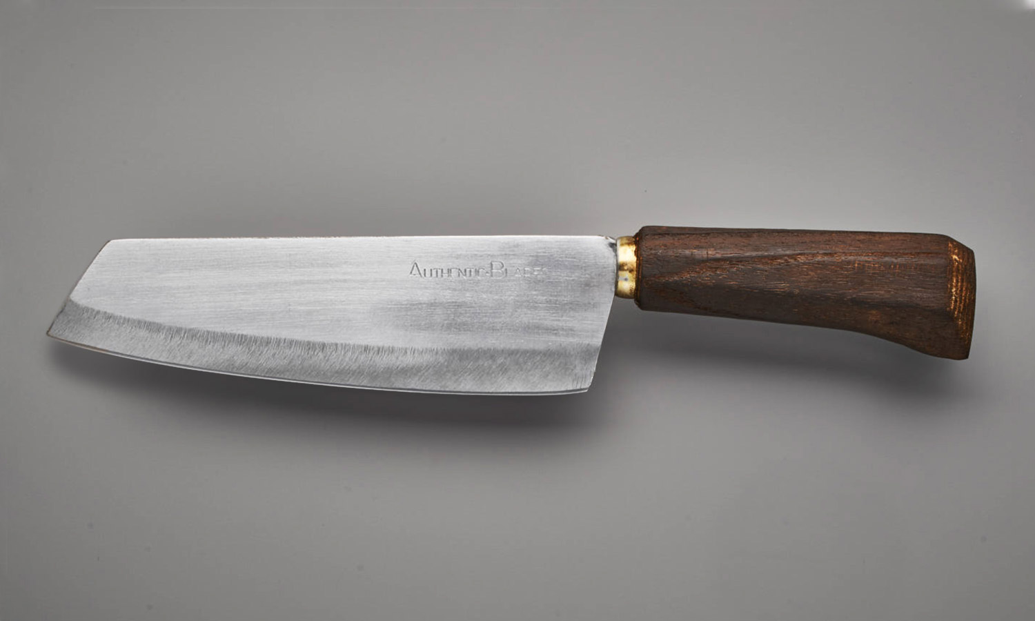 Authentic Blades BUOM Chefmesser aus Kohlkenstioffstehl, handgeschmiedet in Vietnam.