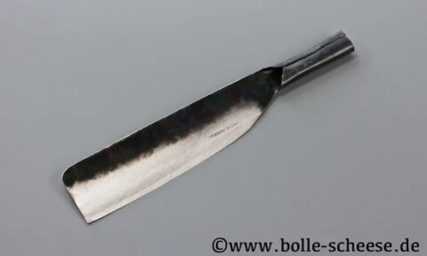 Ruustikales Allzweckmesser von Authentic Blades aus einem Stück Stahl.