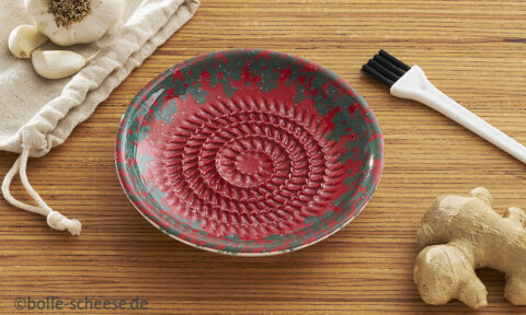 Reibeschale-Set mit Stoffbeutel, handbermalt in rot und gruen.